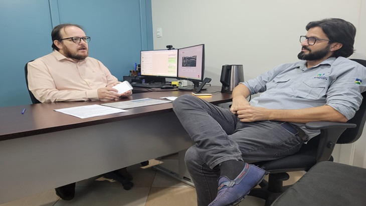 Fábio Gonçalves com o diretor da Caerd, em Porto Velho.jpeg